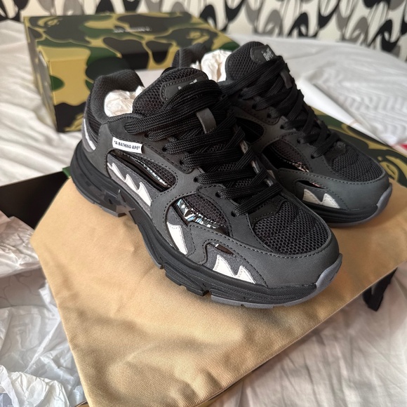 BAPE Bapesta Sharksta black and white shoes size 5 - Picture 1 of 7